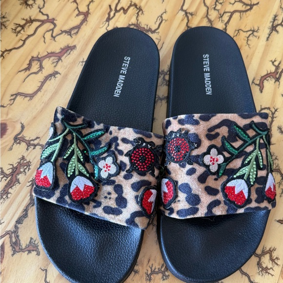 Steve Madden Shoes - Steve Madden Leopard Print Embroidered Sandals size 9M